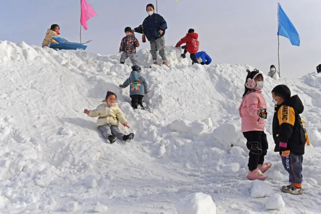 乌梁素海冰雪嘉年华,舞狮舞龙表演比赛