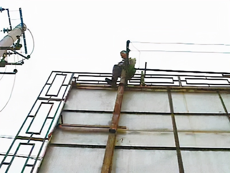 2004年，西安即开型彩票大奖被安排的托搞砸了，揭开了彩票黑幕