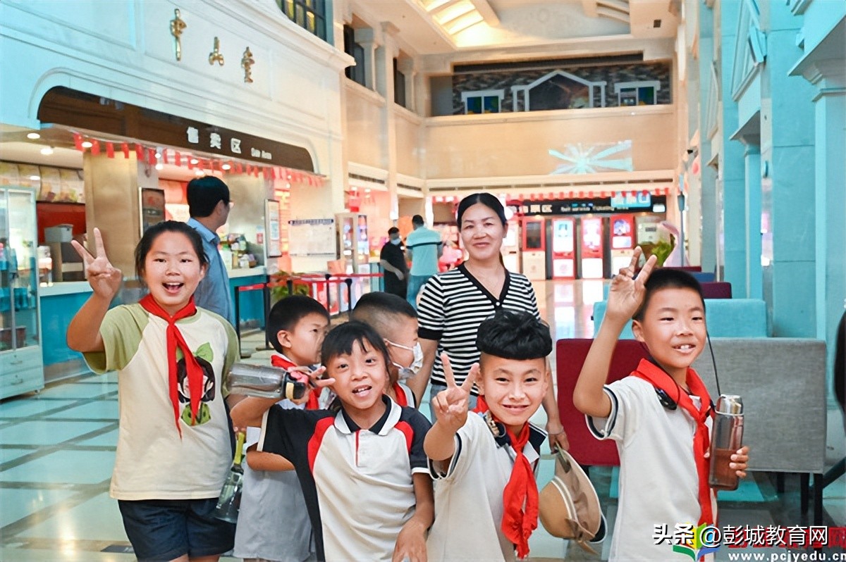 徐州市特殊教育学校组织开展《长空之王》爱国主义观影活动