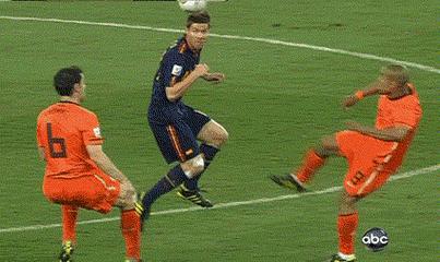 足球是一个高危的职业,足球高危职业