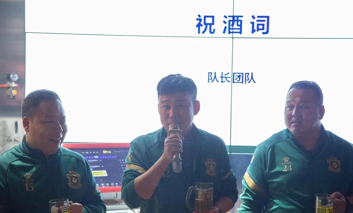 辽沈公益餐饮足球俱乐部举办新年联欢晚会