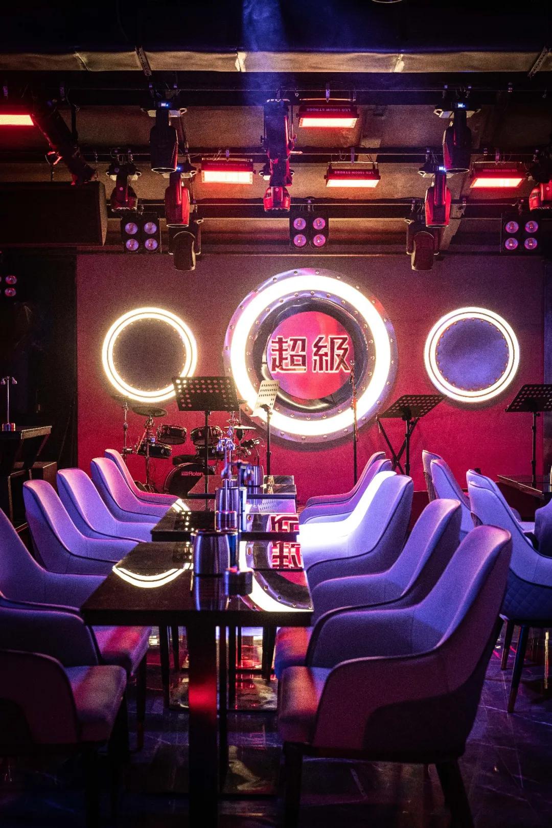 livehouse鐜板満鍚瓕姘涘洿,livehouse闊充箰鐜板満鎵撴灦