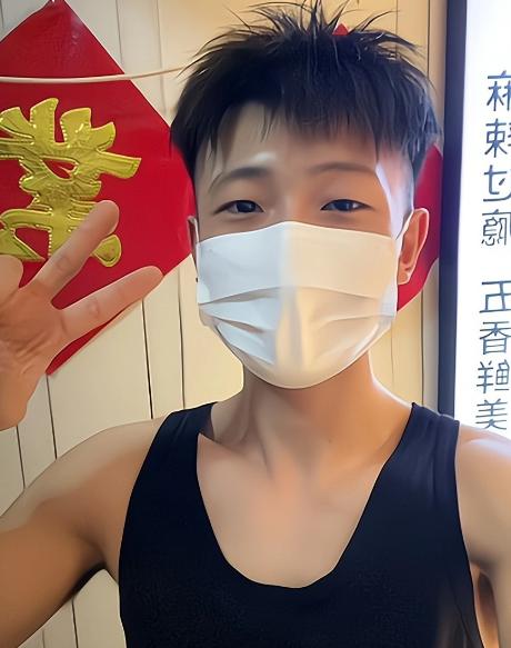 “卖惨”起效了?鸭头小哥直播卖货,开通打赏,满屏老母亲式关怀