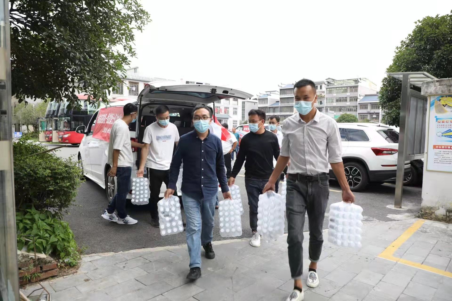 同心携手共筑疫情防线,同心携手战疫攻坚