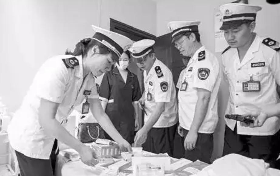 85后沈阳女孩花400万，整容超300次，直言：和父母断绝关系也不怕