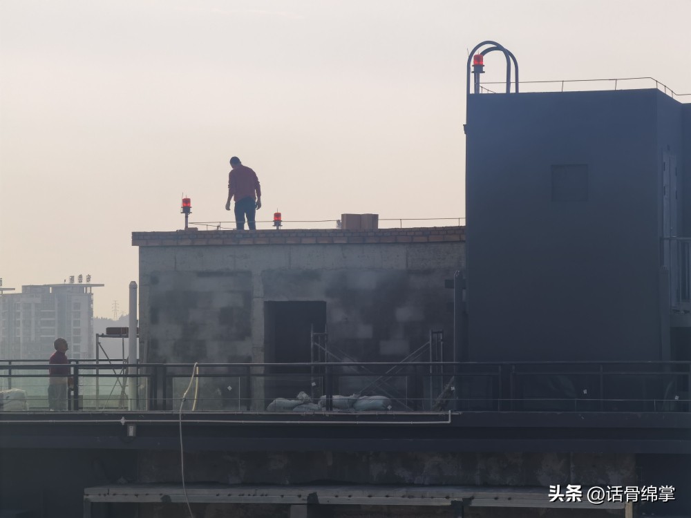 楼顶上加盖房屋,楼顶加盖房主竟如此辩解不能忍