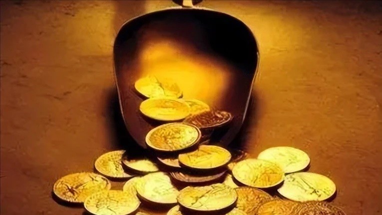 太悲催！广西一女老板欲再婚，被弟妹算计财产成通缉犯，后怎样