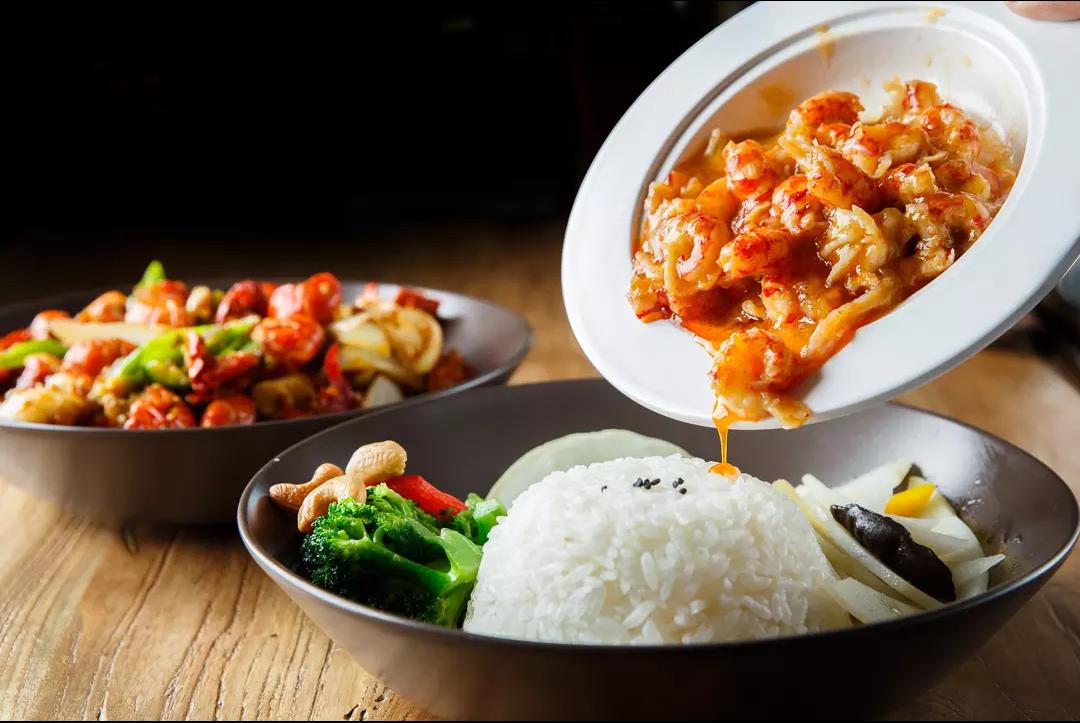拼效率、做特色，小龙虾饭掀起“快餐角逐战”