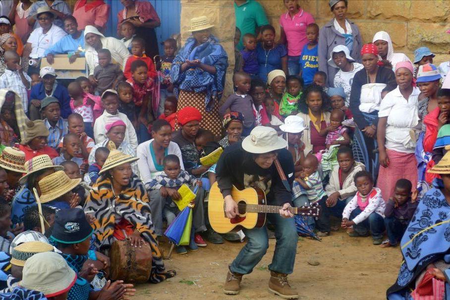 年轻时期的伍佰,伍佰外表不修边幅内心细腻