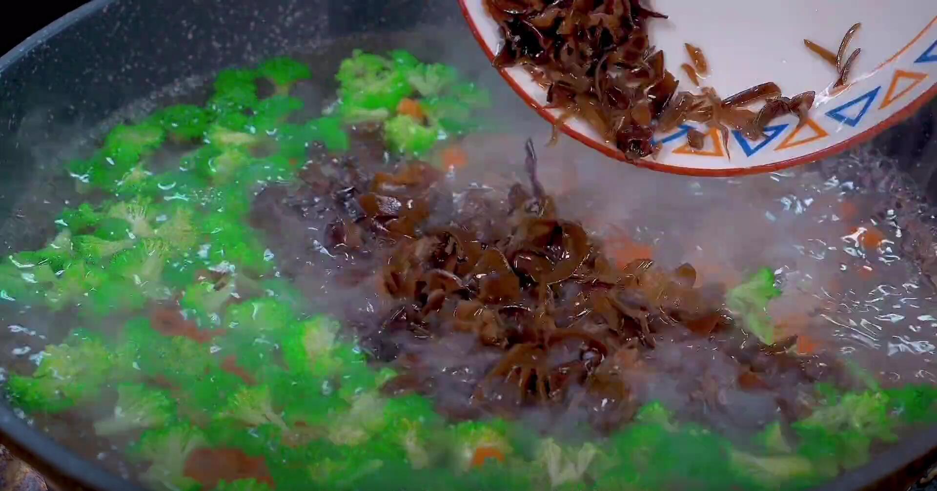 40岁女人怎么美容养颜抗衰老,40岁女士美容养颜喝什么好