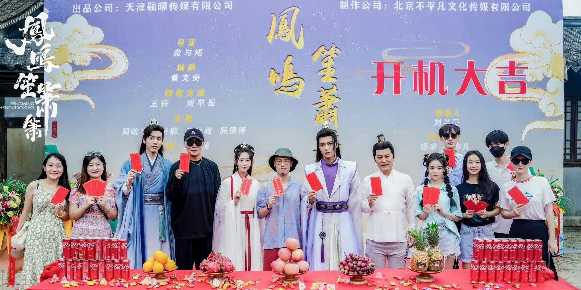 富婆为圆明星梦出资找小鲜肉演情侣？开机时男主一脸“生无可恋”