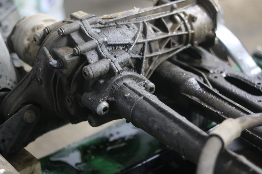 奥迪q7报废厂,老款奥迪q7出车祸