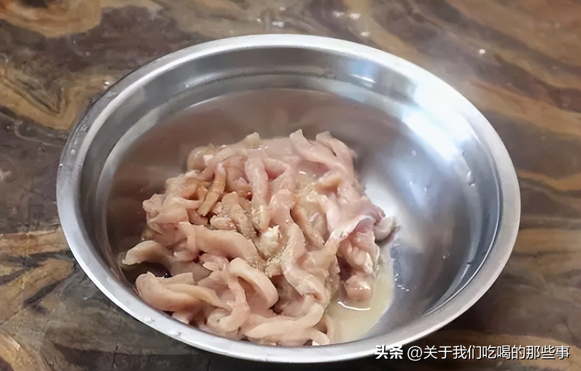 不管解冻什么肉必须做这一步,凉水解冻大肉需多长时间