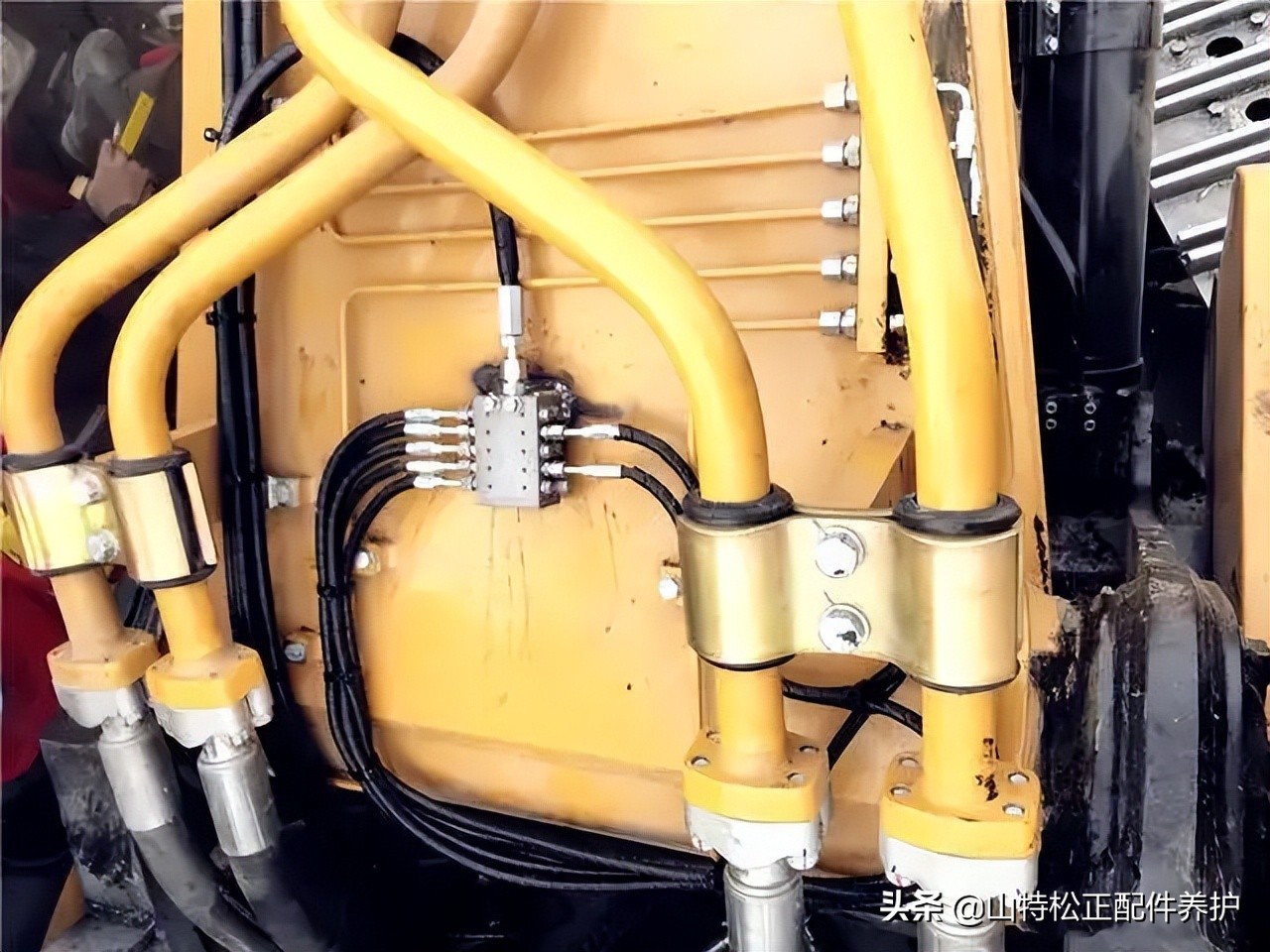 小松4d95发动机拆装视频,小松挖掘机发动机参数表图