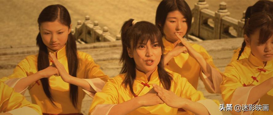 外媒评价周星驰少林足球电影,少林足球周星驰国语版电影