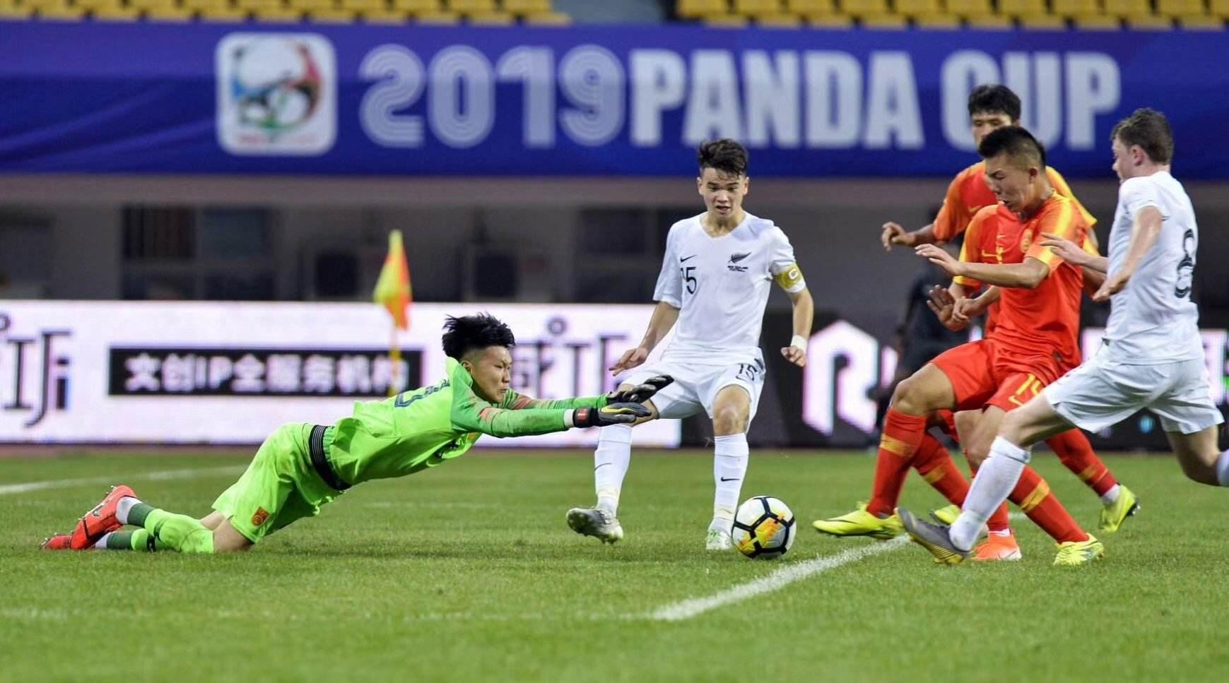 球迷怒斥球员有啥后果,球迷失望离场