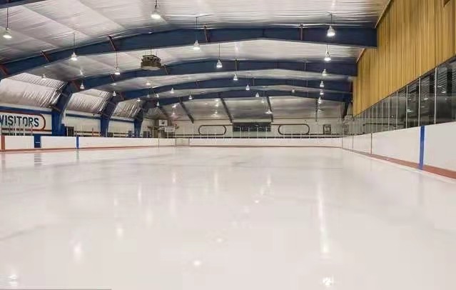 花样滑冰女运动员身材要求,为什么花样滑冰要穿短裙