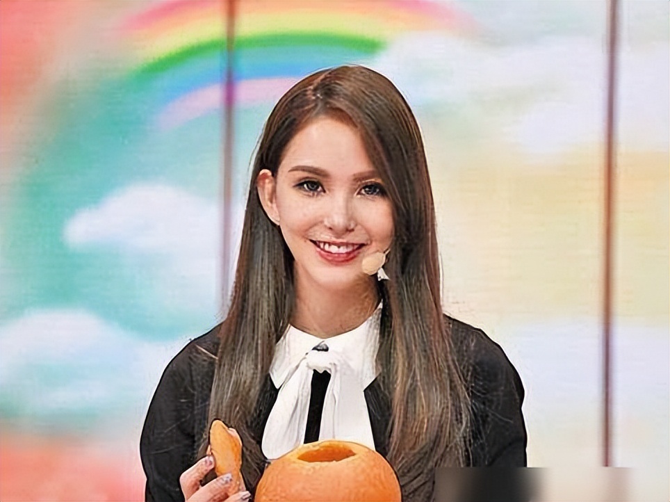 昆凌回应与侯佩岑撞彩虹图,昆凌暗讽侯佩岑