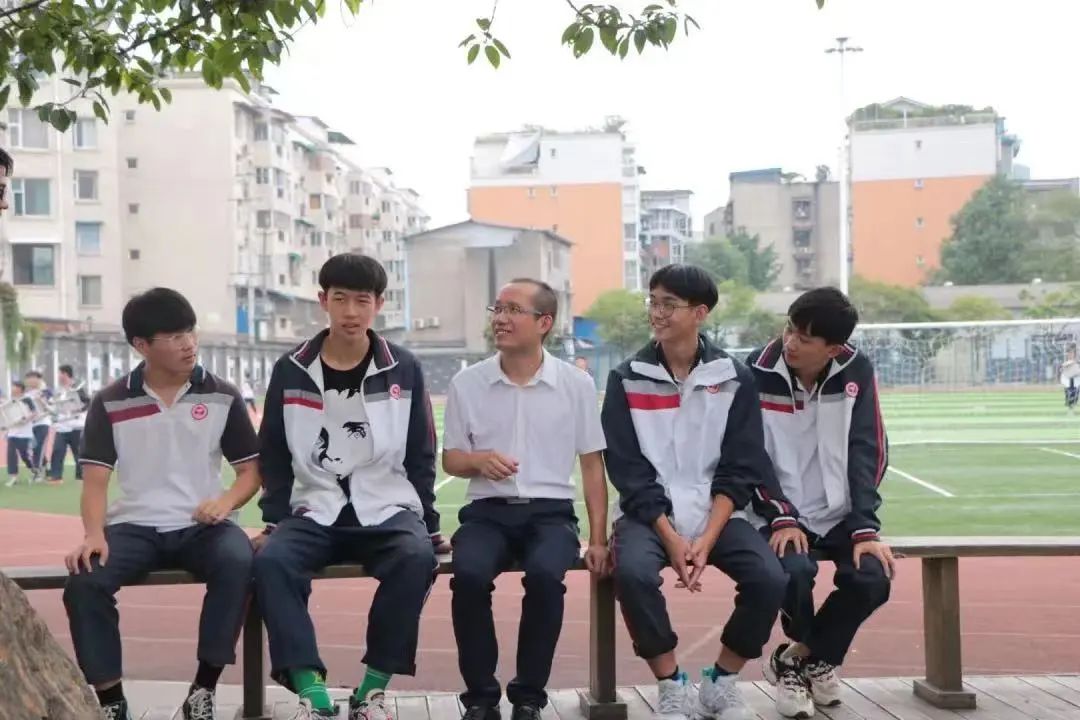 教师节不忘初心潜心育人内容,坚守育人初心教师节