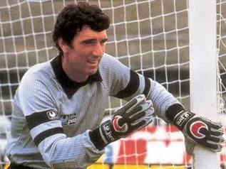 足球历史上最伟大的十大球星,足球历史上最伟大运动员