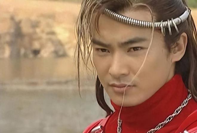 于波介绍自己的四合院,于波现在四合院内景