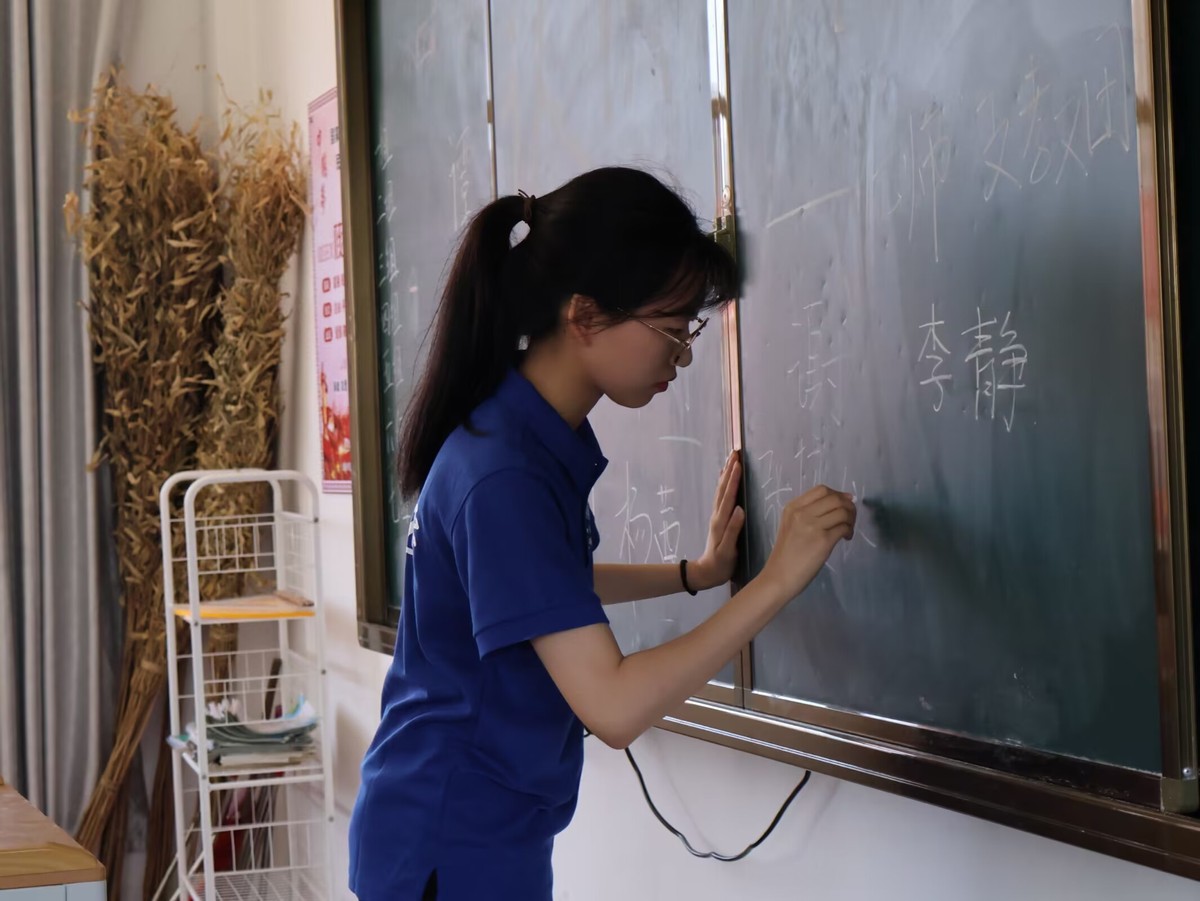 湖北学子三下乡追忆红色印记,湖北学子三下乡基层调研