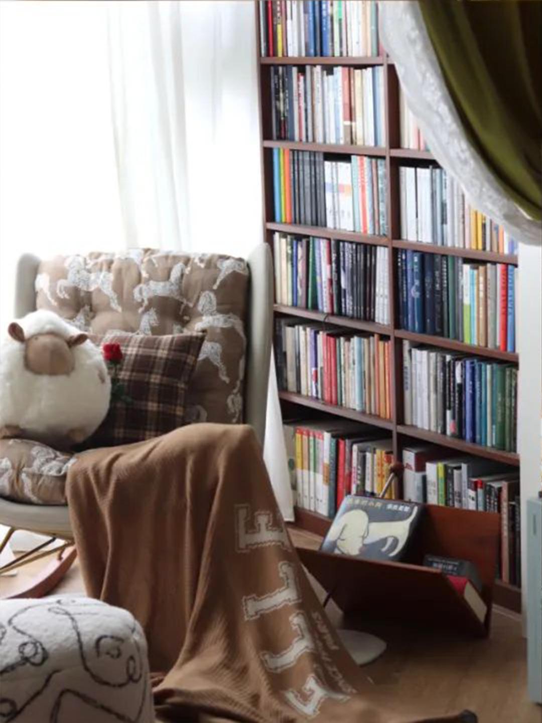 她们在1㎡极繁阅读角，找到了生活的松弛感