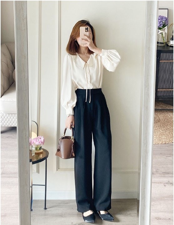 时尚潮流百搭垂感面料阔腿裤穿搭,蓝衬衣配藏蓝色阔腿裤慵懒风