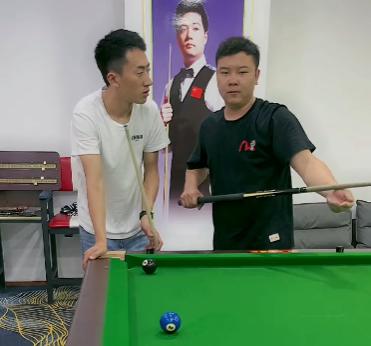 小伙自创台球杆法挑战丁俊晖,仙人杆法挑战丁俊晖原视频