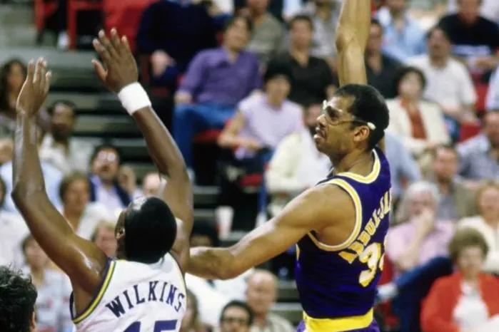 美媒评湖人前10,湖人队近年来最垃圾的一笔交易