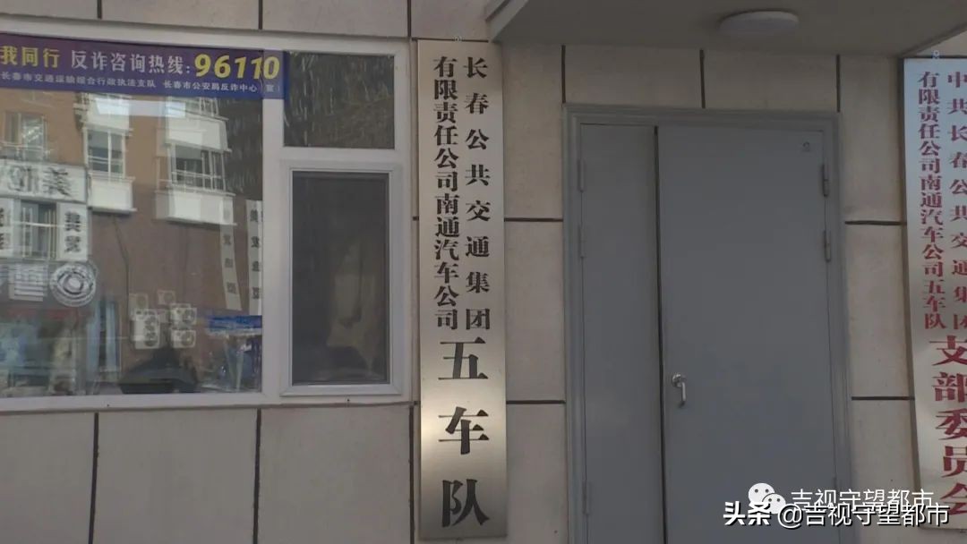 老人扶人摔倒获赔,老人赶公交意外摔倒如何赔偿