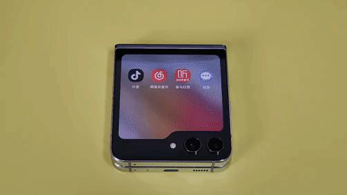 三星galaxyzflip防水测试,三星折叠手机zflip5防水吗