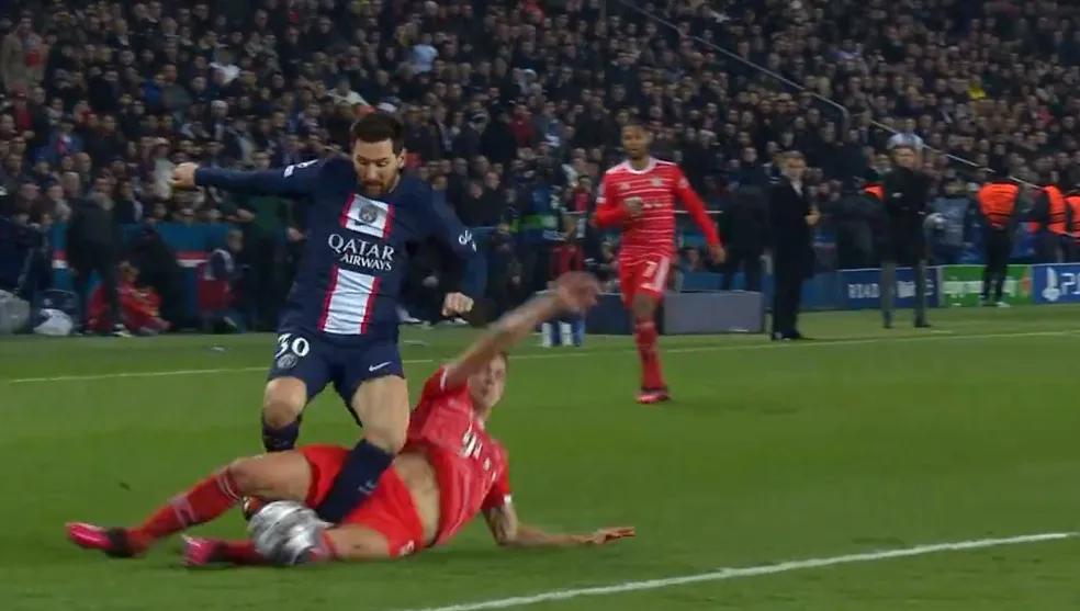 为队友出头染红,梅西被帕瓦尔剪刀脚内马尔出头