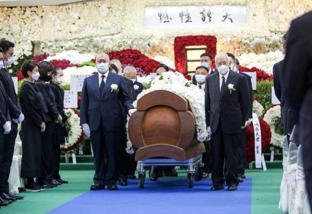 李国宝与何鸿燊,李嘉诚扶灵何鸿燊