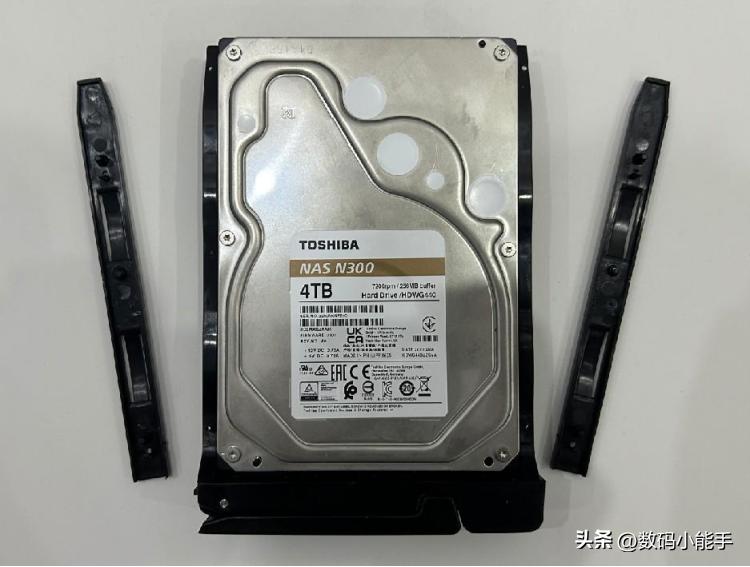 NAS新人快速上手指南【威联通TS-464C+东芝N300体验】