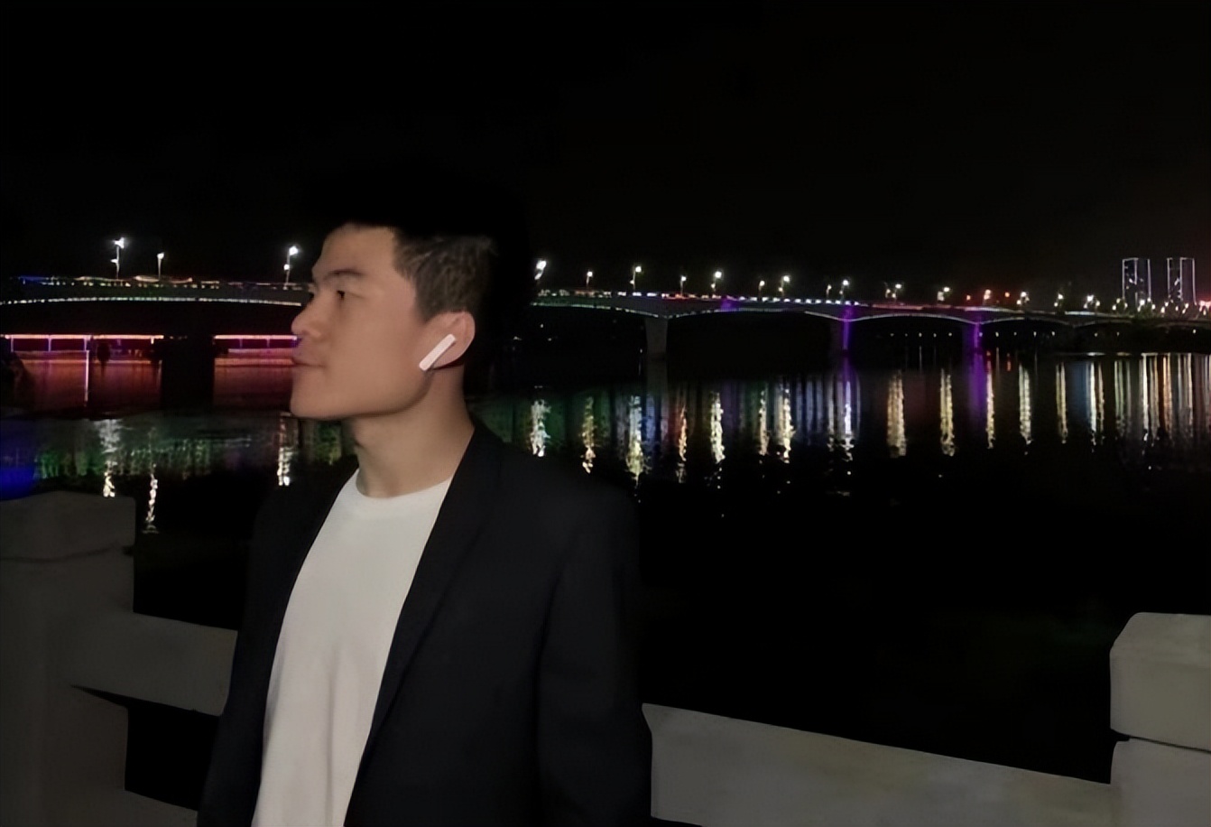 董宇辉现在在新东方的地位 (新东方董宇辉成名之路)