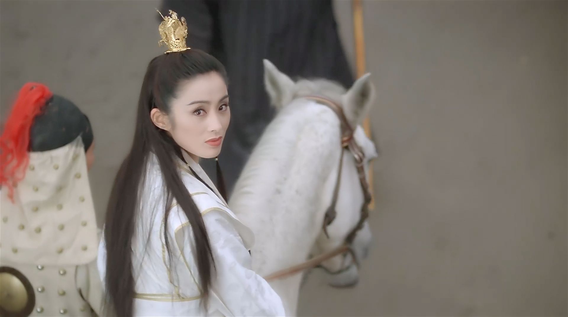 一个斜眼，一个满脸痘痘，这颜值王晶你也吹的下去？