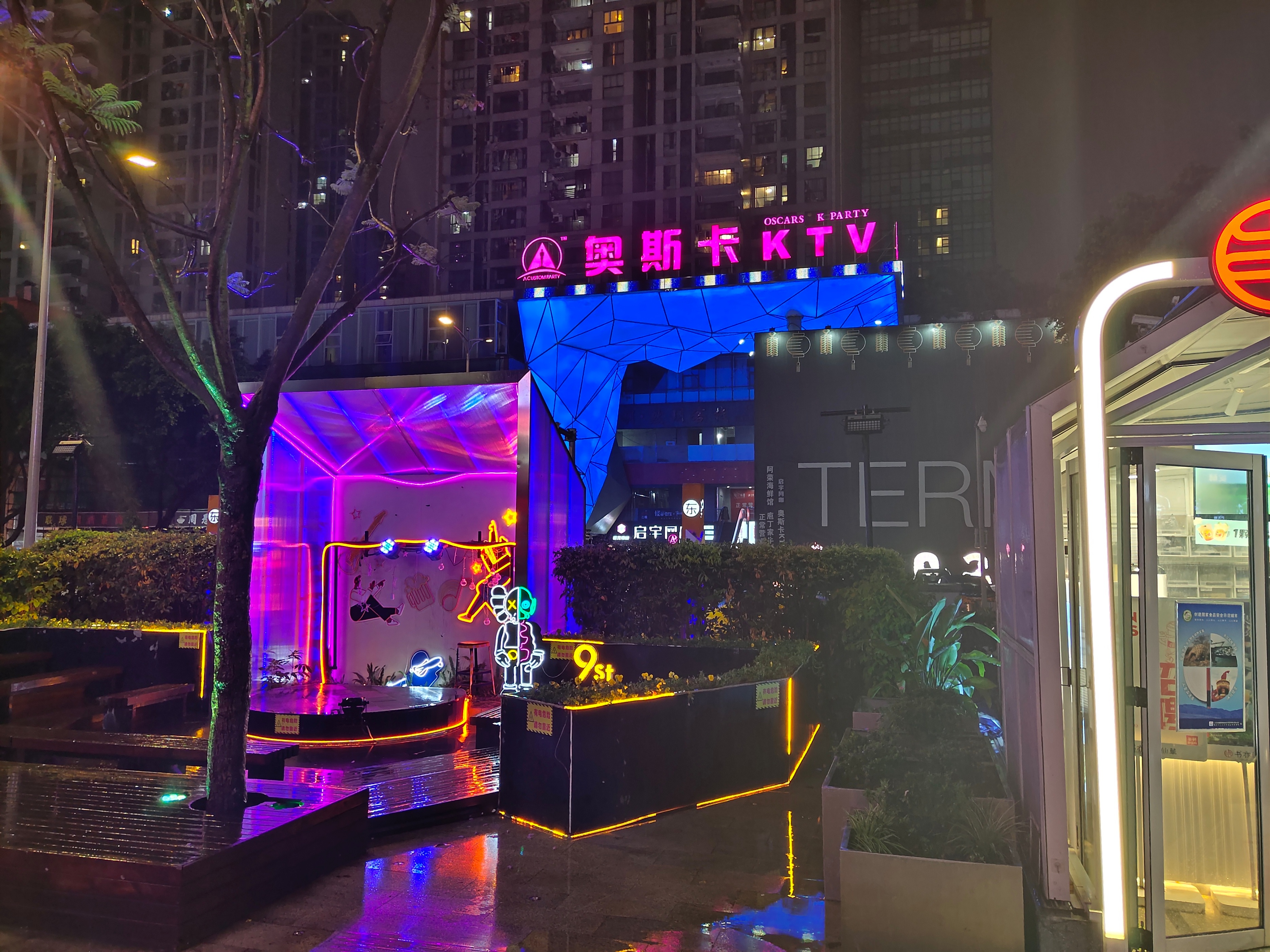 重庆九街夜生活最丰富的地方,重庆夜晚的九街