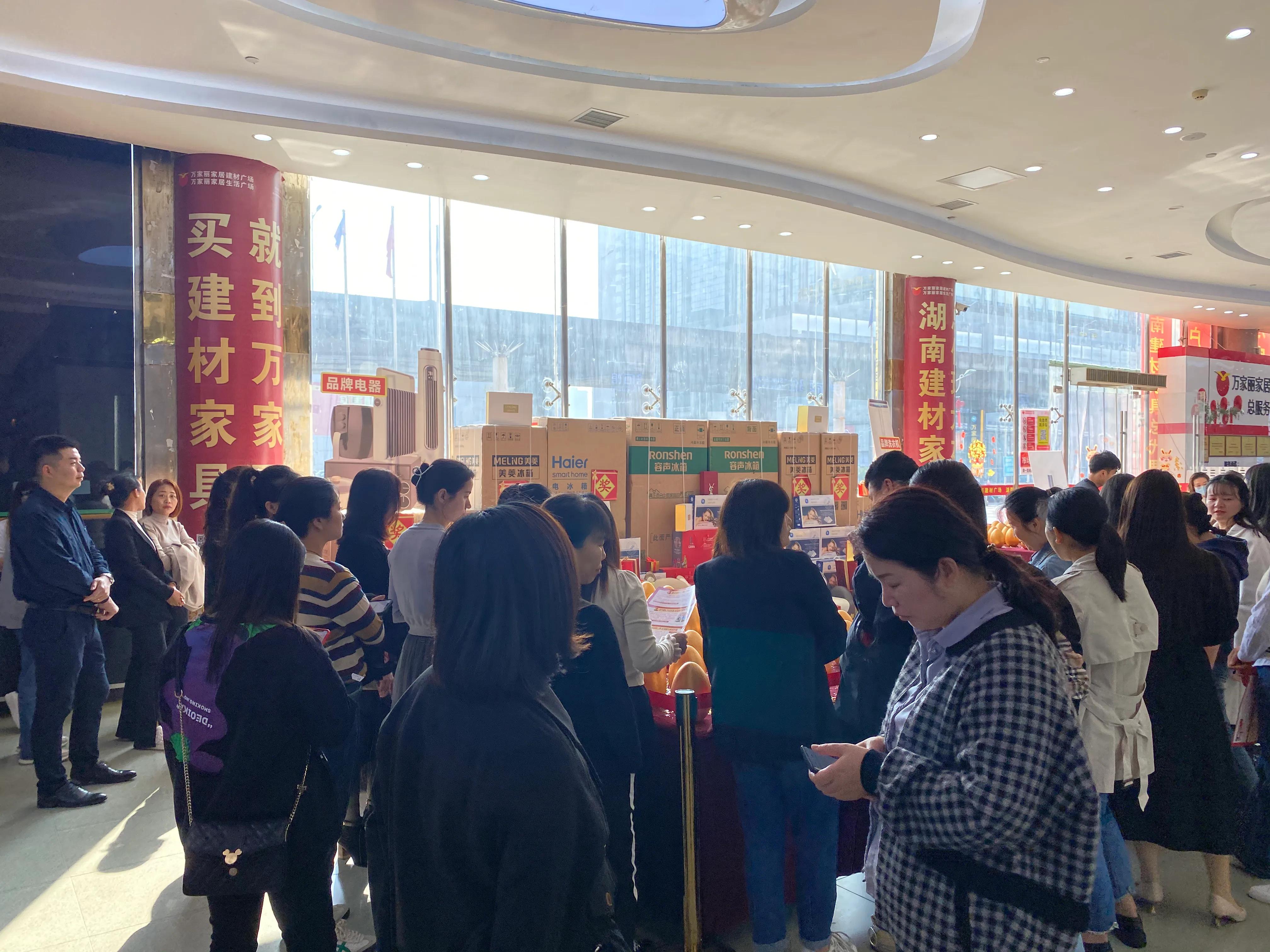 时隔20年，再次从邵阳到长沙来定建材家具，我们直奔万家丽