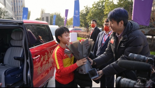 女神节致敬每一位最美巾帼英雄,铿锵玫瑰荣耀绽放致敬中国女兵