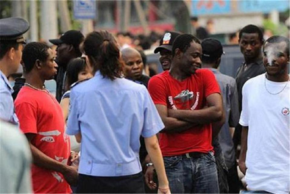 广州黑人泛滥，“黑二代”随处可见，如何治理？日本做法值得借鉴