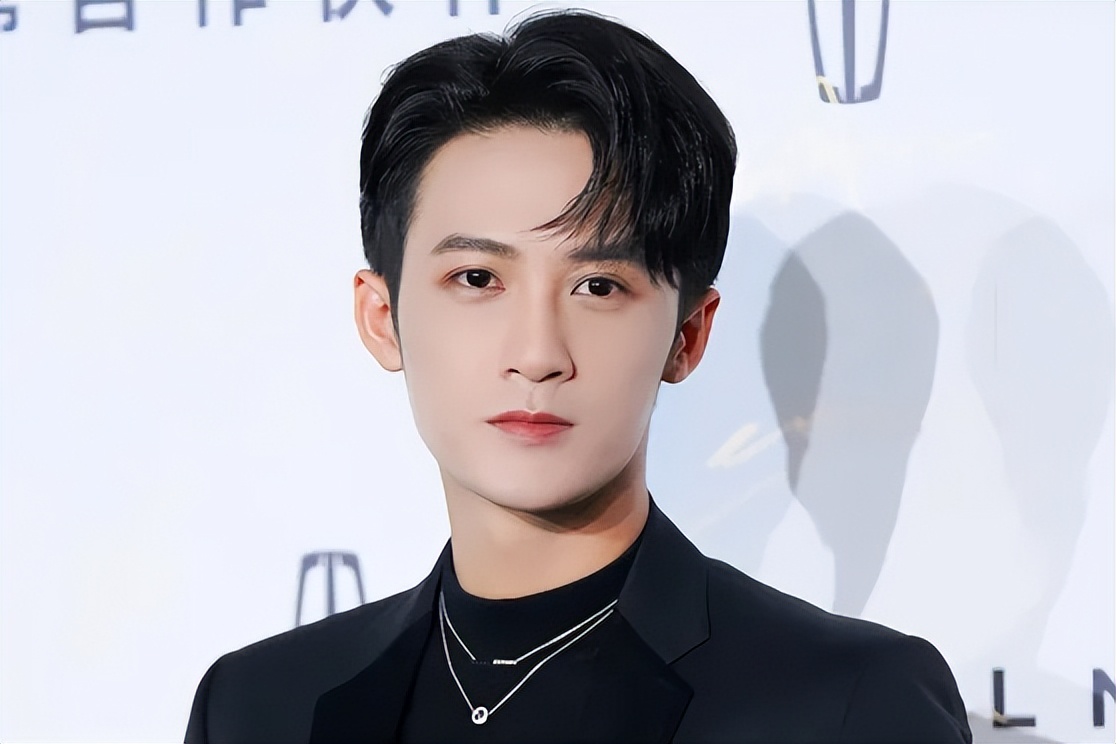 檀健次学迈克尔杰克逊顶胯,檀健次偶像是迈克尔杰克逊吗