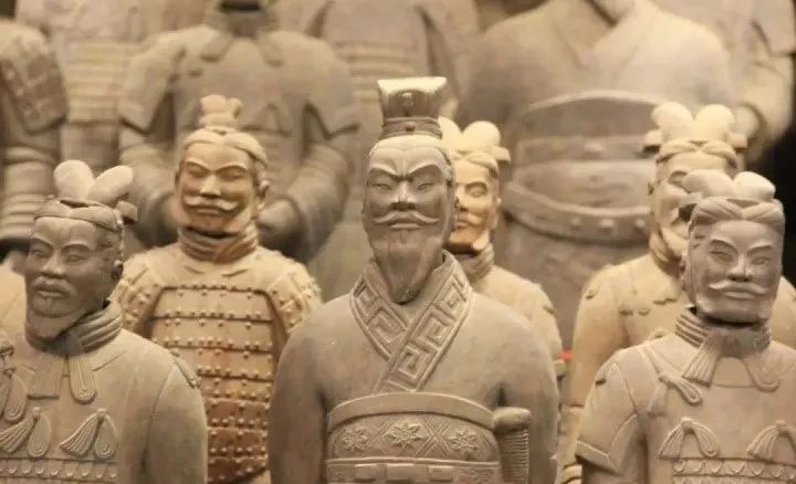 秦始皇兵马俑二号坑的介绍,秦始皇兵马俑的颜色是什么