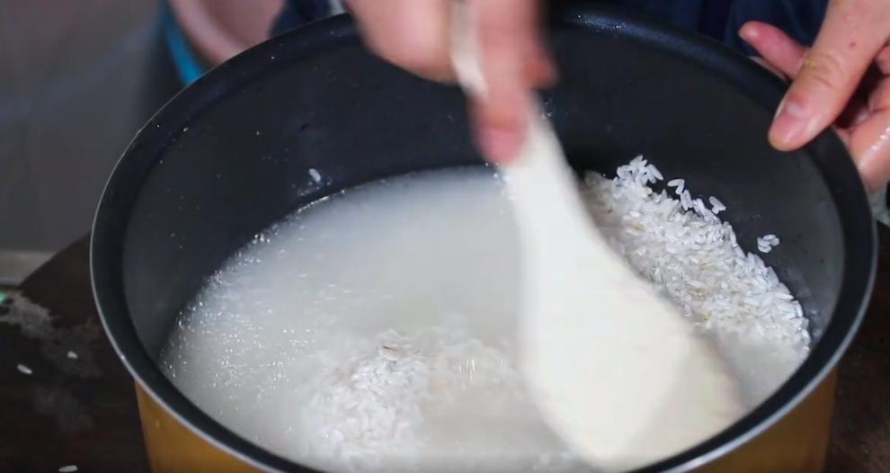 煮米饭不溢锅有什么方法,煮米饭不放猪油的方法