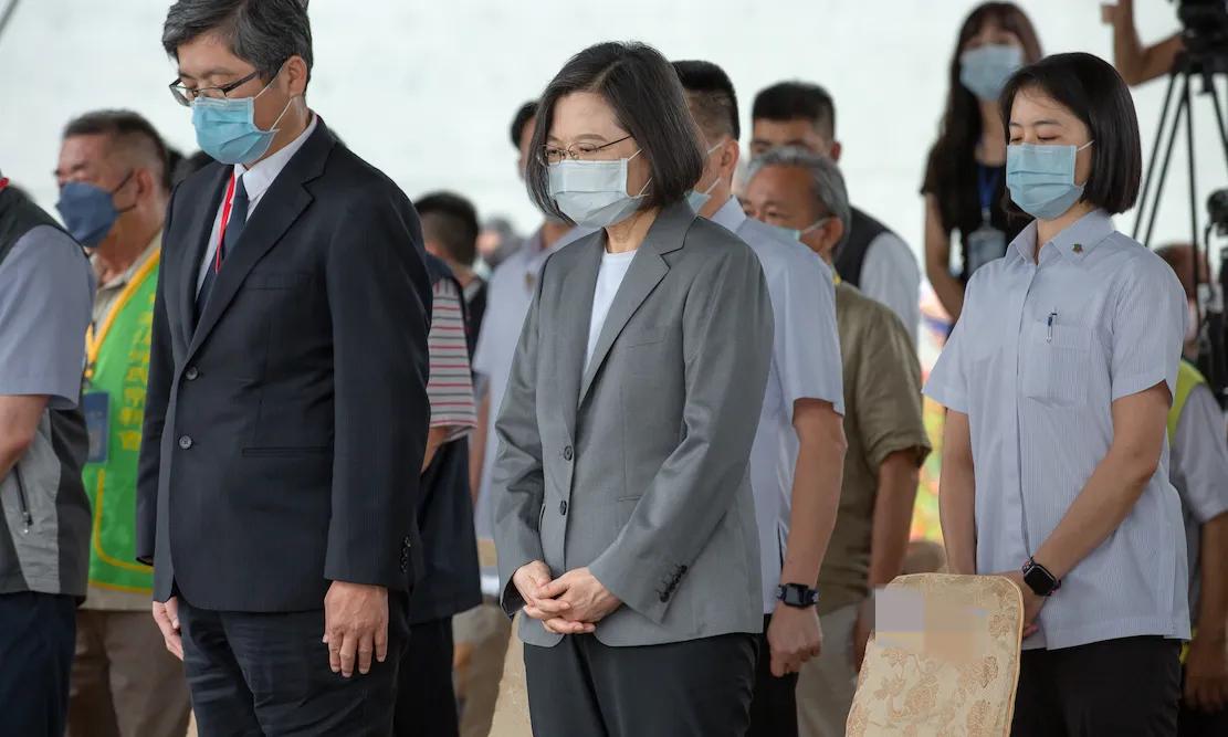 蔡英文凭两张纸,要13亿预算,台媒看透:台当局才是最大诈骗团伙