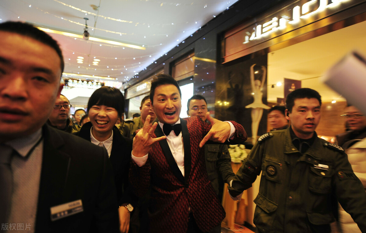 何家劲经历过哪些事,何家劲的工厂有多少人