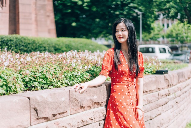 我在城中村开网吧，目睹了对面洗头女工的黑白人生