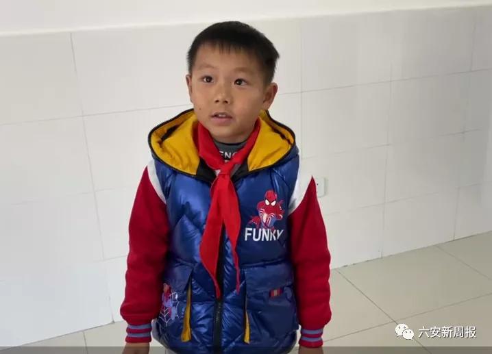 男孩致同学受伤每天帮拎包,男孩致女孩受伤