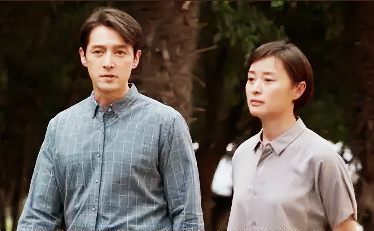 “白玉兰奖”吴越:给中风父亲安装家庭电梯,她的单身是父亲的痛