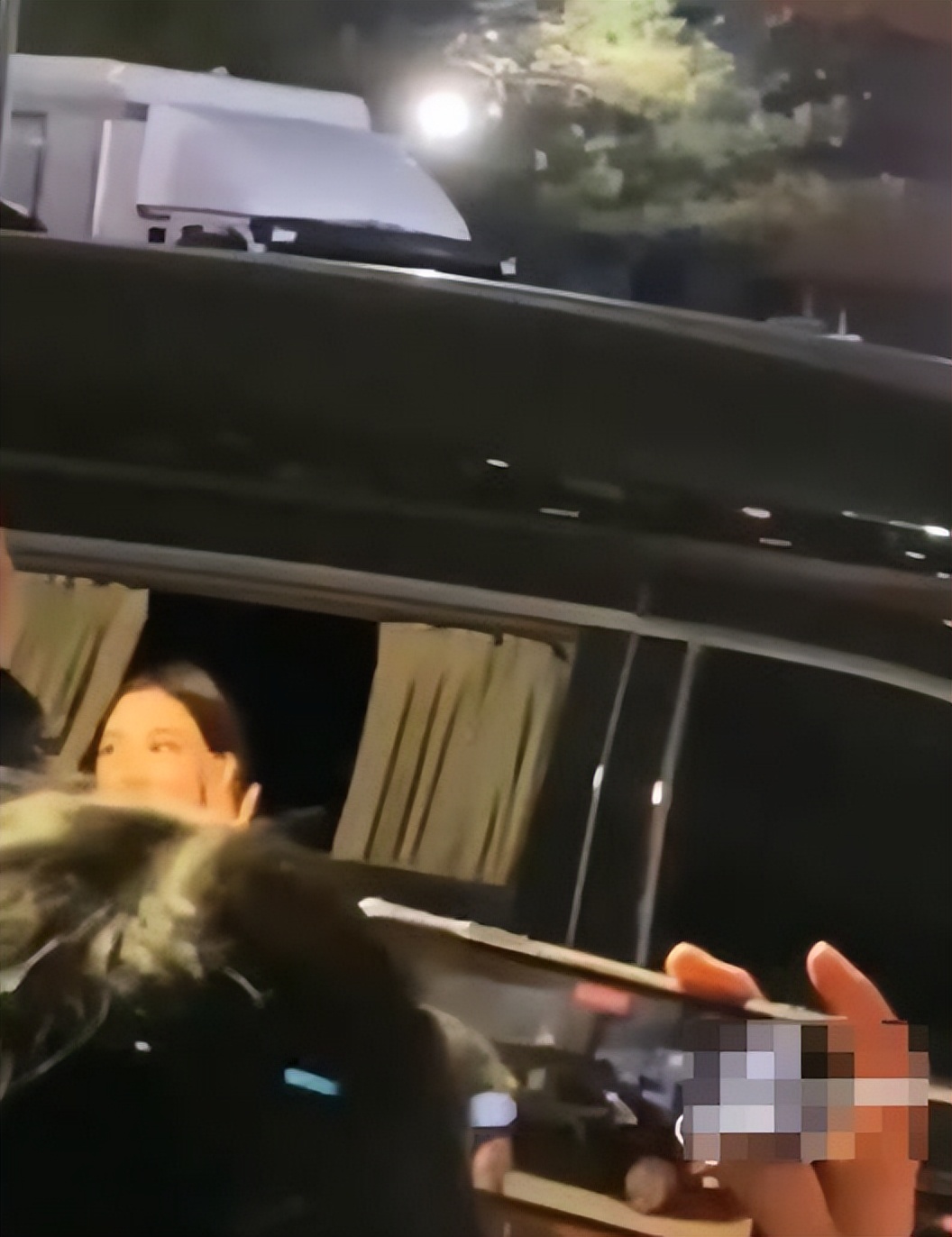 JYP新团出道即受关注，成员雪允因颜值出圈，却被指不尊重粉丝？